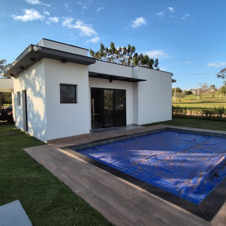 Casa térrea com piscina e mobiliada à venda no Riviera de Santa Cristina XIII - Iate HZE18XI