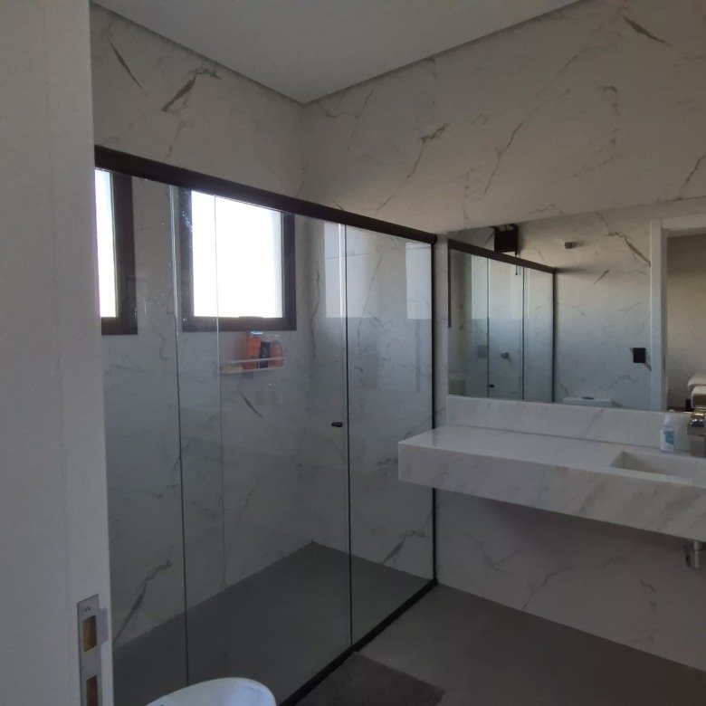 Casa térrea com piscina e mobiliada à venda no Riviera de Santa Cristina XIII - Iate HZE18XI