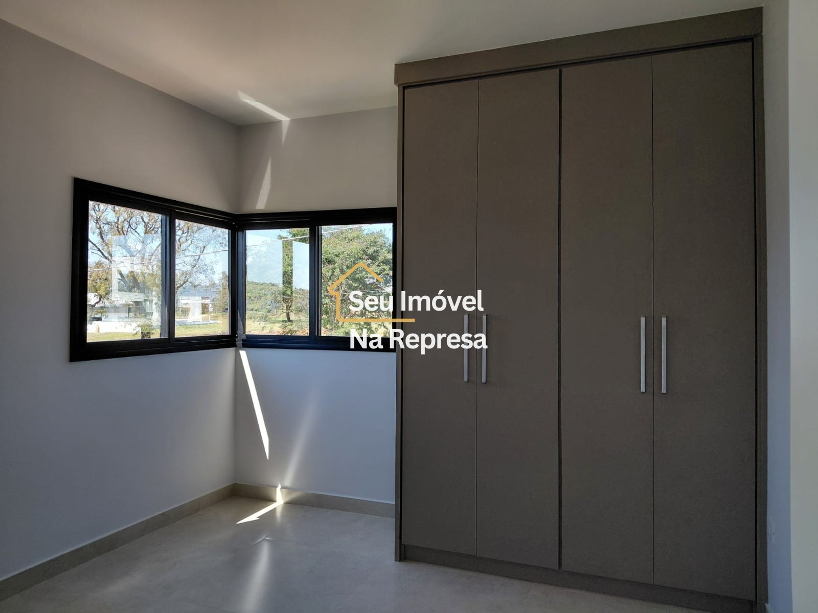 Mansão com 6 suítes no Riviera de Santa Cristina XIII – Paranapanema/SP F05XI
