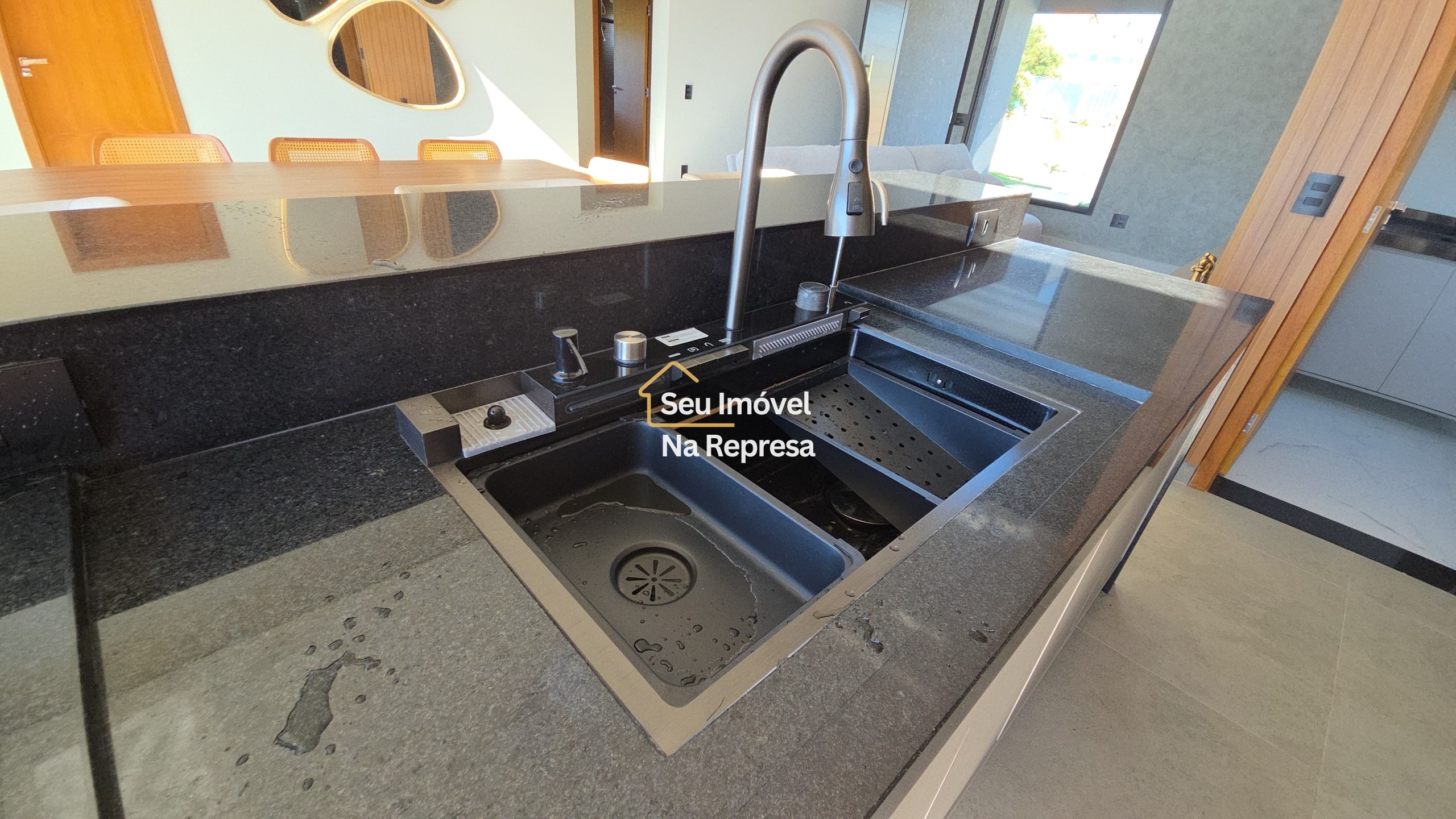 CASA NOVA À VENDA — RIVIERA DE SANTA CRISTINA XIII