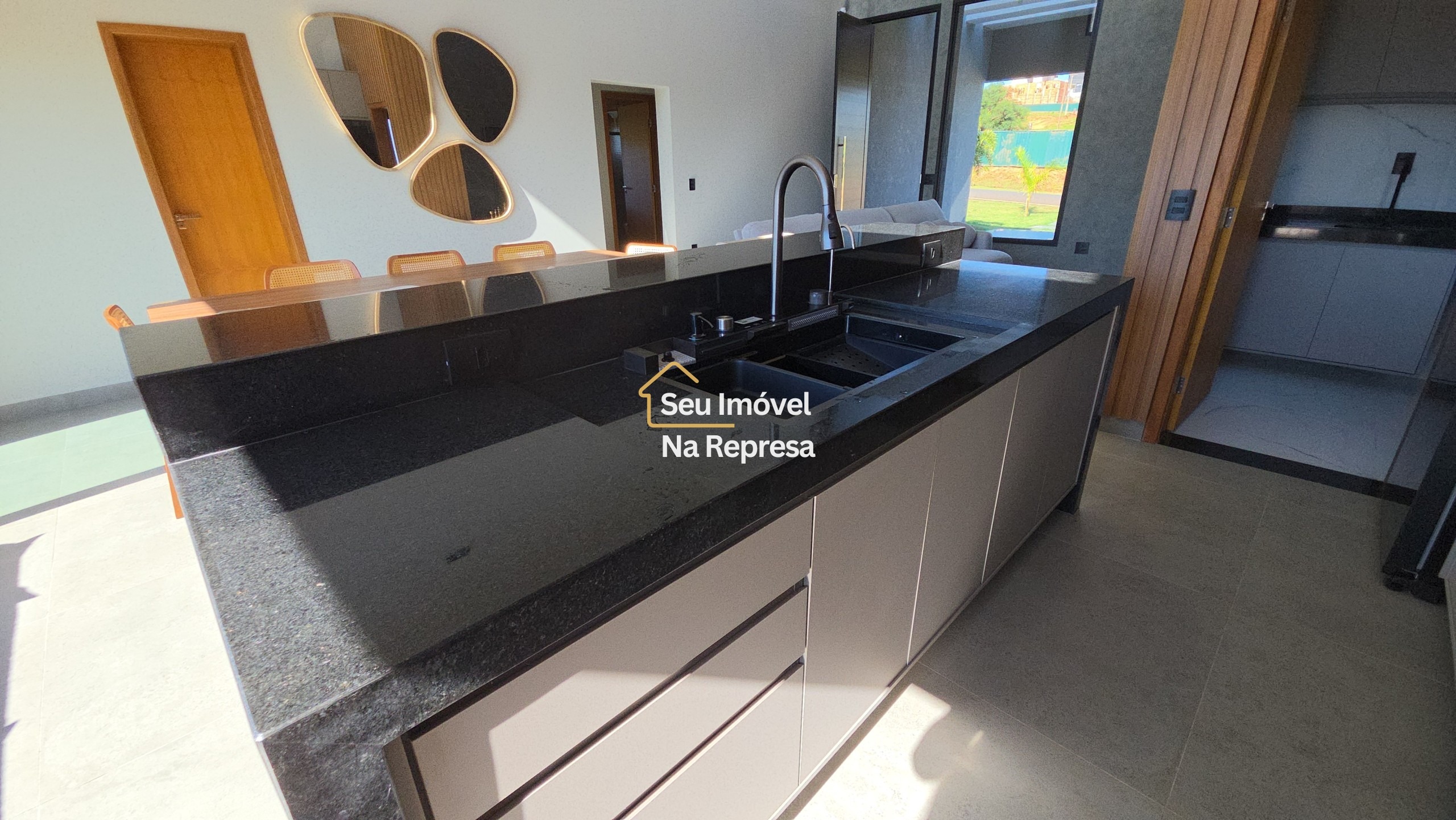 CASA NOVA À VENDA — RIVIERA DE SANTA CRISTINA XIII