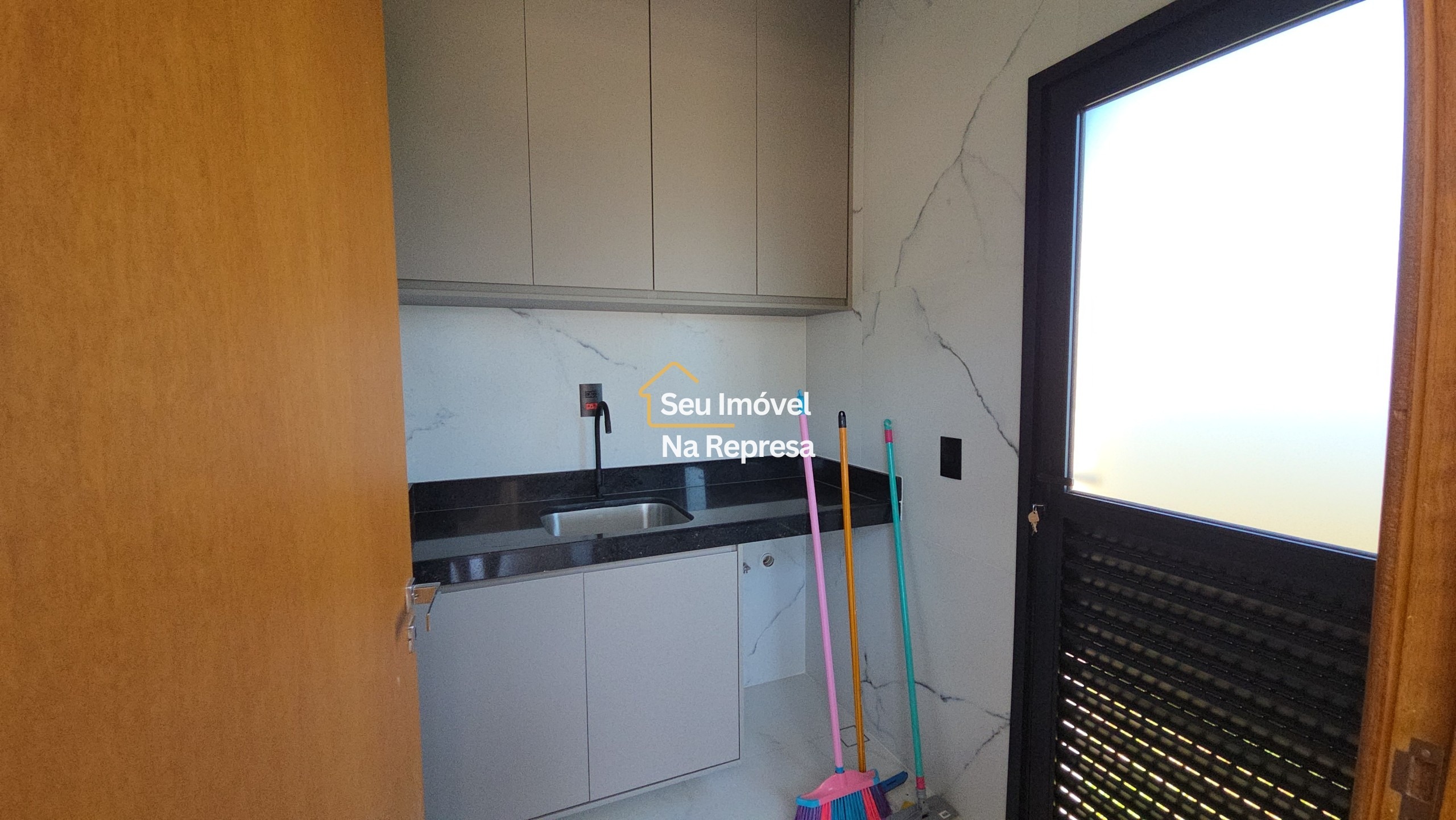 CASA NOVA À VENDA — RIVIERA DE SANTA CRISTINA XIII