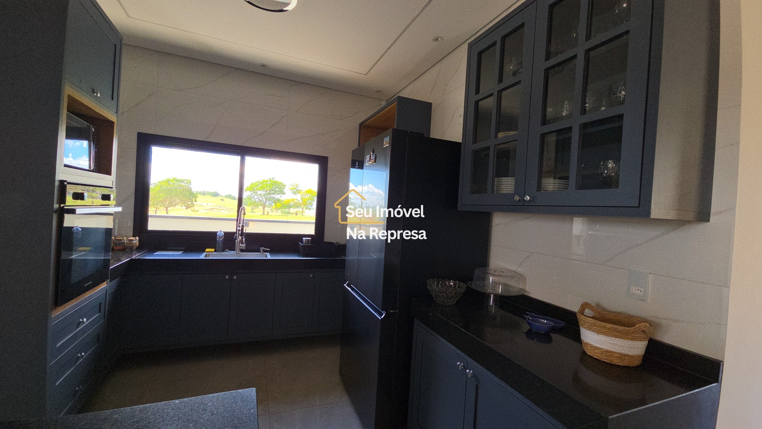 A casa térrea que combina imponência, conforto e o verdadeiro lifestyle do Riviera de Santa Cristina XIII