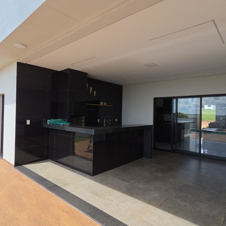 A casa térrea que combina imponência, conforto e o verdadeiro lifestyle do Riviera de Santa Cristina XIII