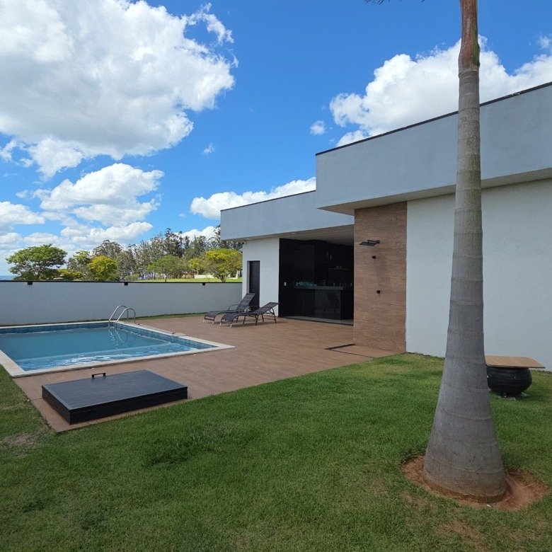 A casa térrea que combina imponência, conforto e o verdadeiro lifestyle do Riviera de Santa Cristina XIII
