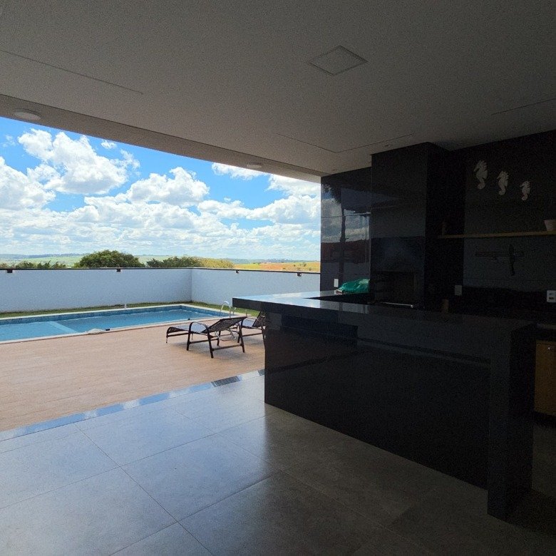A casa térrea que combina imponência, conforto e o verdadeiro lifestyle do Riviera de Santa Cristina XIII