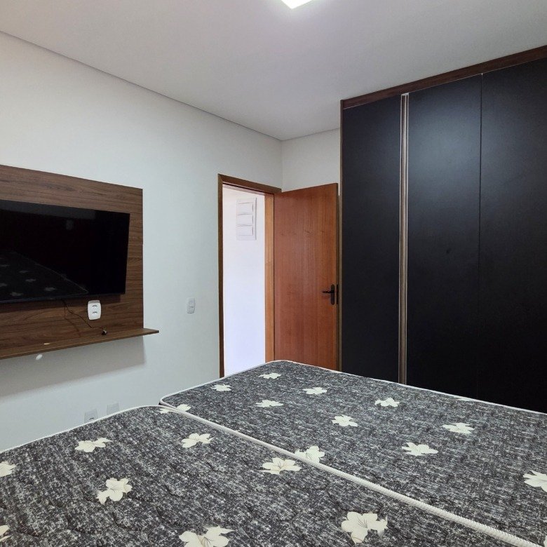 A casa de esquina perfeita para quem busca tranquilidade, integração e lazer no Riviera de Santa Cristina XIII