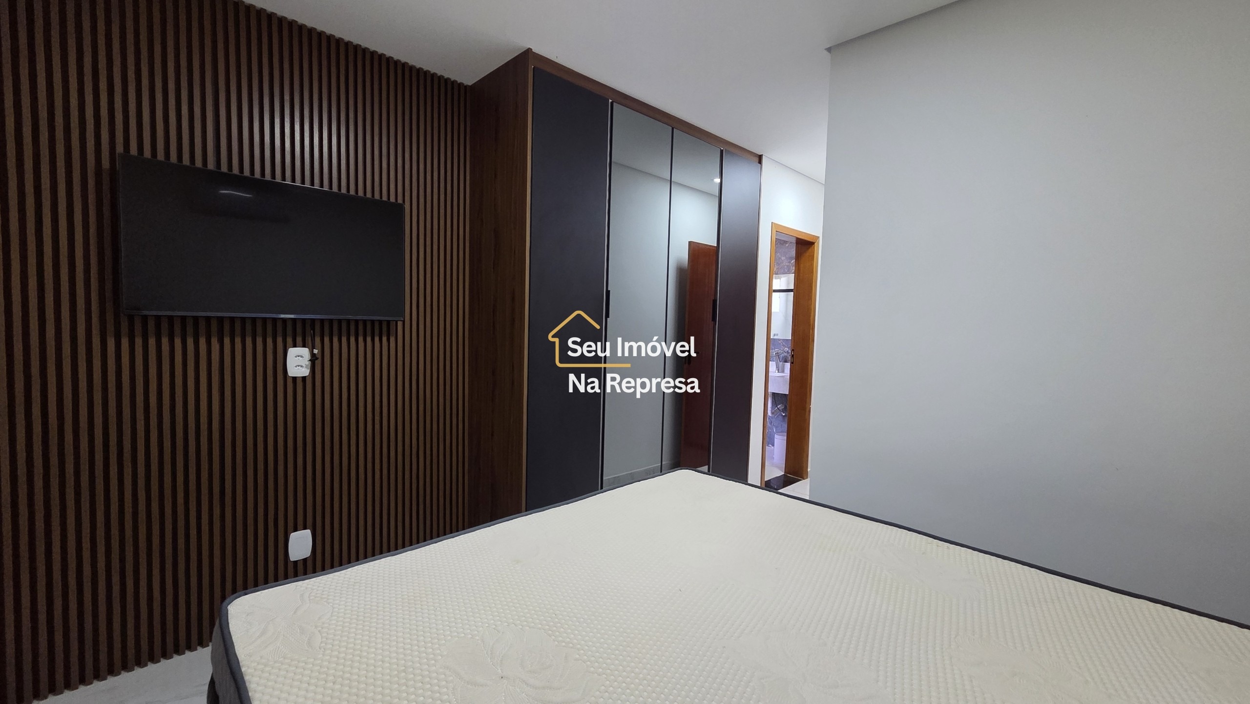 A casa de esquina perfeita para quem busca tranquilidade, integração e lazer no Riviera de Santa Cristina XIII