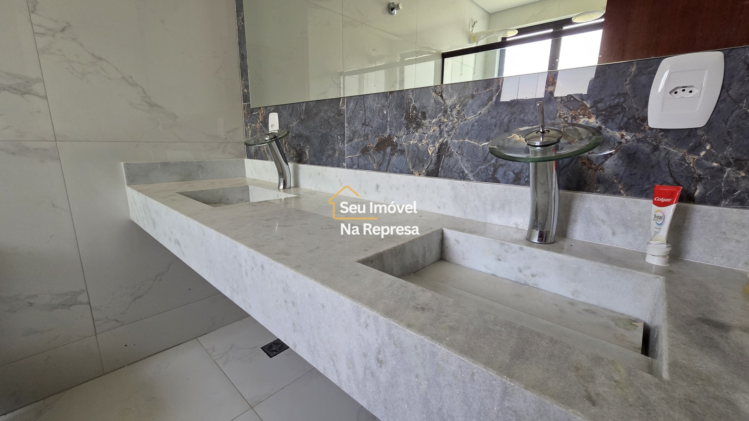 A casa de esquina perfeita para quem busca tranquilidade, integração e lazer no Riviera de Santa Cristina XIII