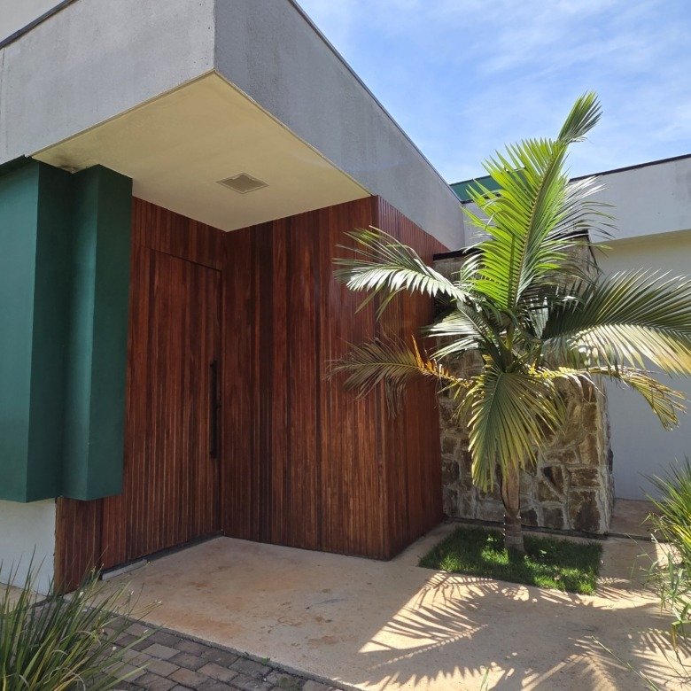 A casa de esquina perfeita para quem busca tranquilidade, integração e lazer no Riviera de Santa Cristina XIII