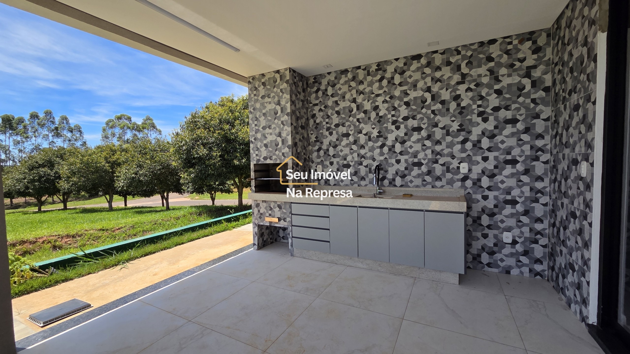 A casa de esquina perfeita para quem busca tranquilidade, integração e lazer no Riviera de Santa Cristina XIII