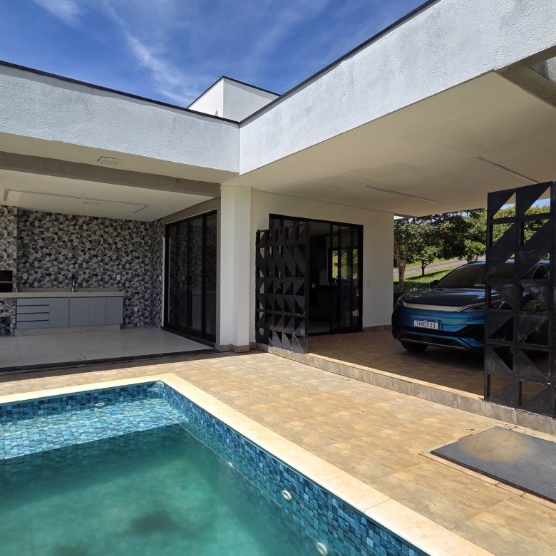 A casa de esquina perfeita para quem busca tranquilidade, integração e lazer no Riviera de Santa Cristina XIII