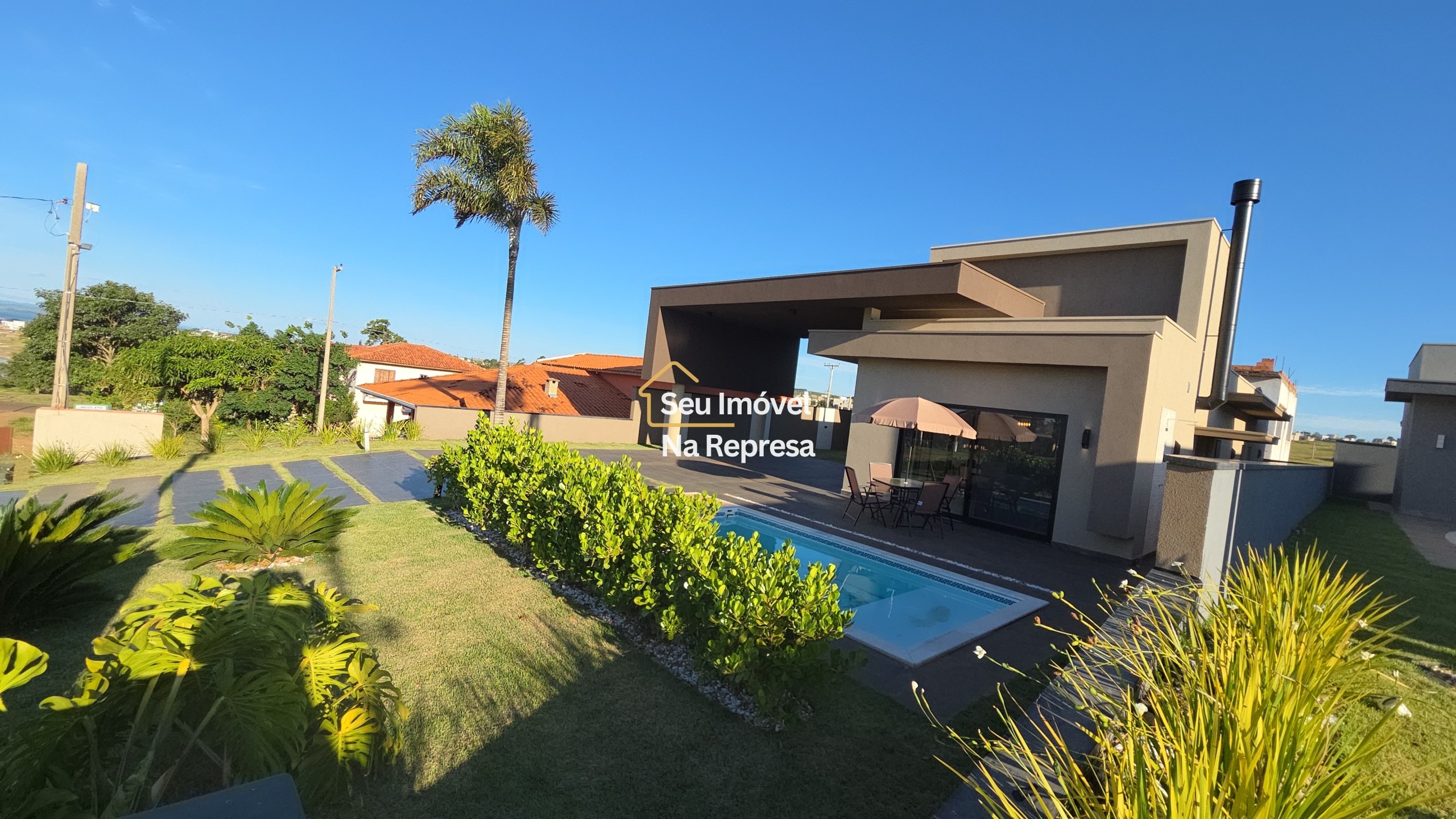 Uma casa imponente, completa e a passos da praia da represa — o melhor do Riviera de Santa Cristina XIII