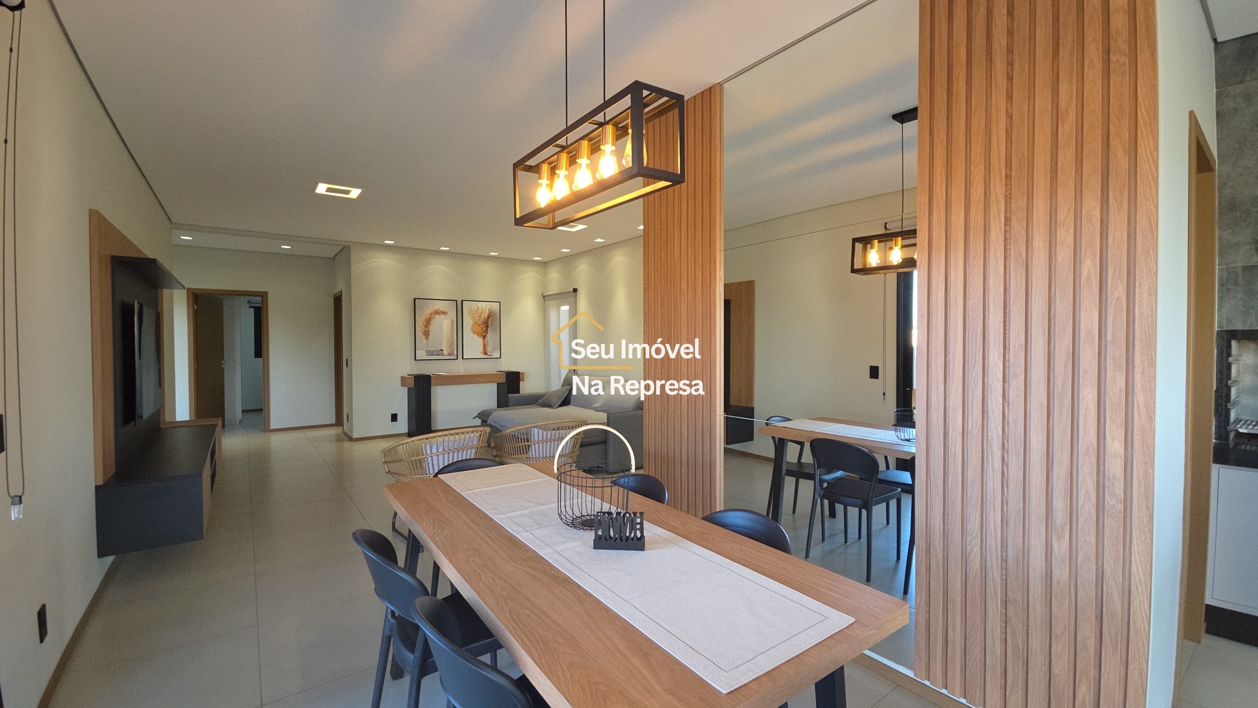 Uma casa imponente, completa e a passos da praia da represa — o melhor do Riviera de Santa Cristina XIII