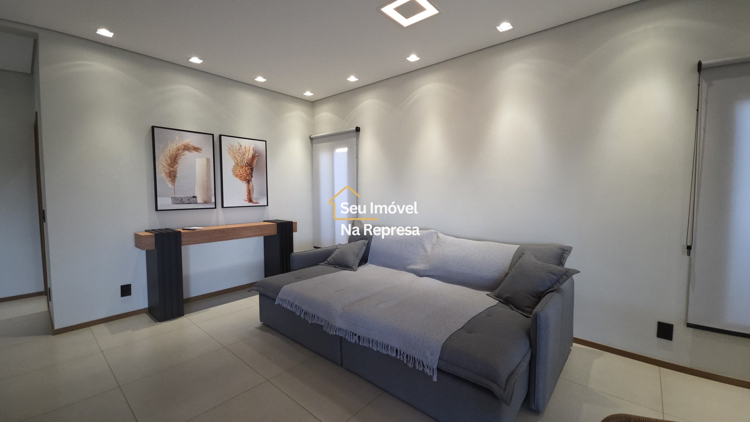 Uma casa imponente, completa e a passos da praia da represa — o melhor do Riviera de Santa Cristina XIII