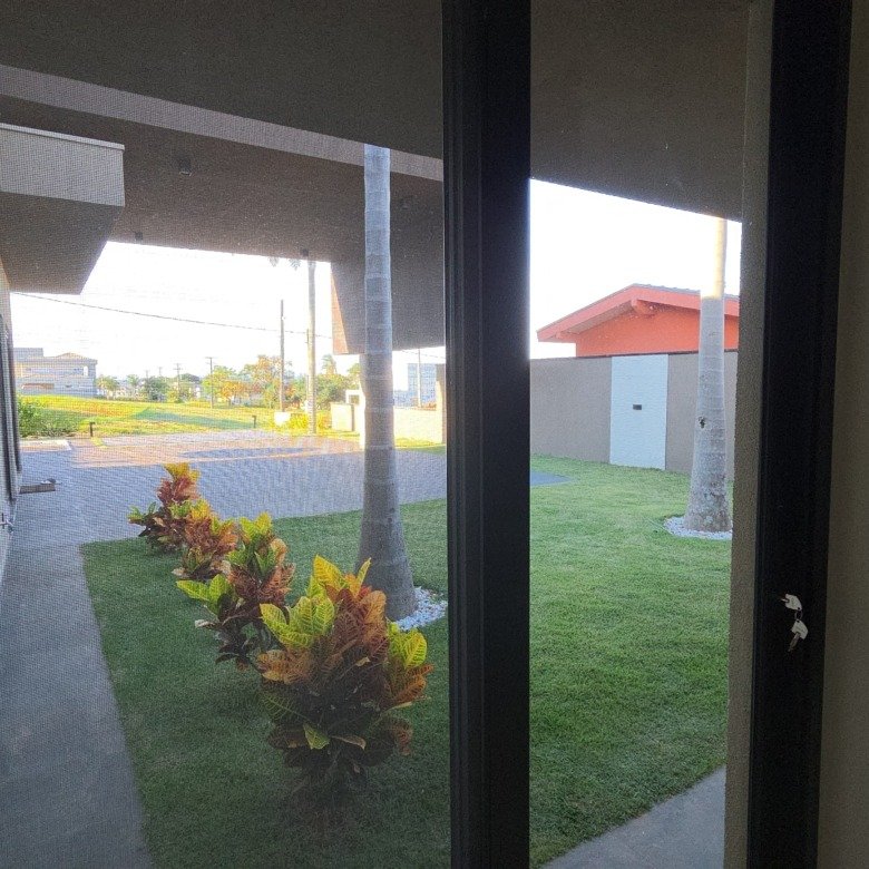 Uma casa imponente, completa e a passos da praia da represa — o melhor do Riviera de Santa Cristina XIII