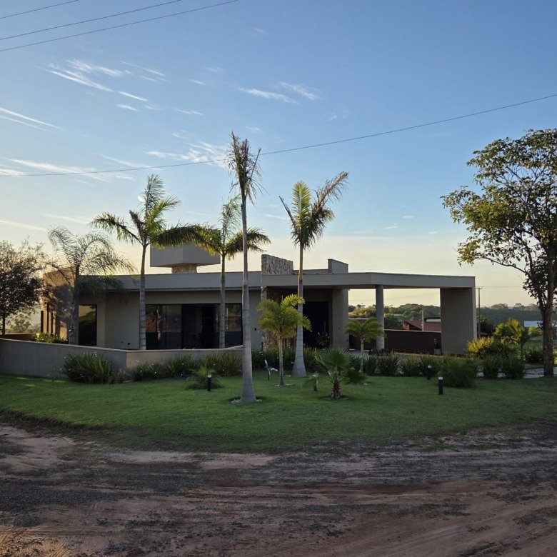 Uma casa de esquina moderna, com vista para a represa e potencial de expansão no Riviera de Santa Cristina XII