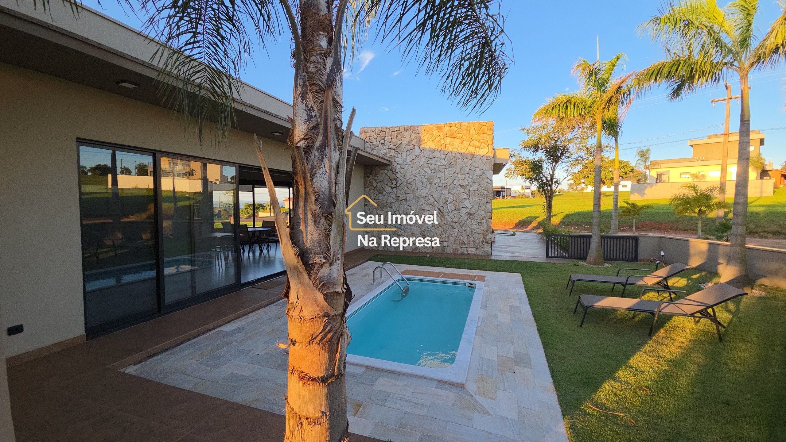 Uma casa de esquina moderna, com vista para a represa e potencial de expansão no Riviera de Santa Cristina XII