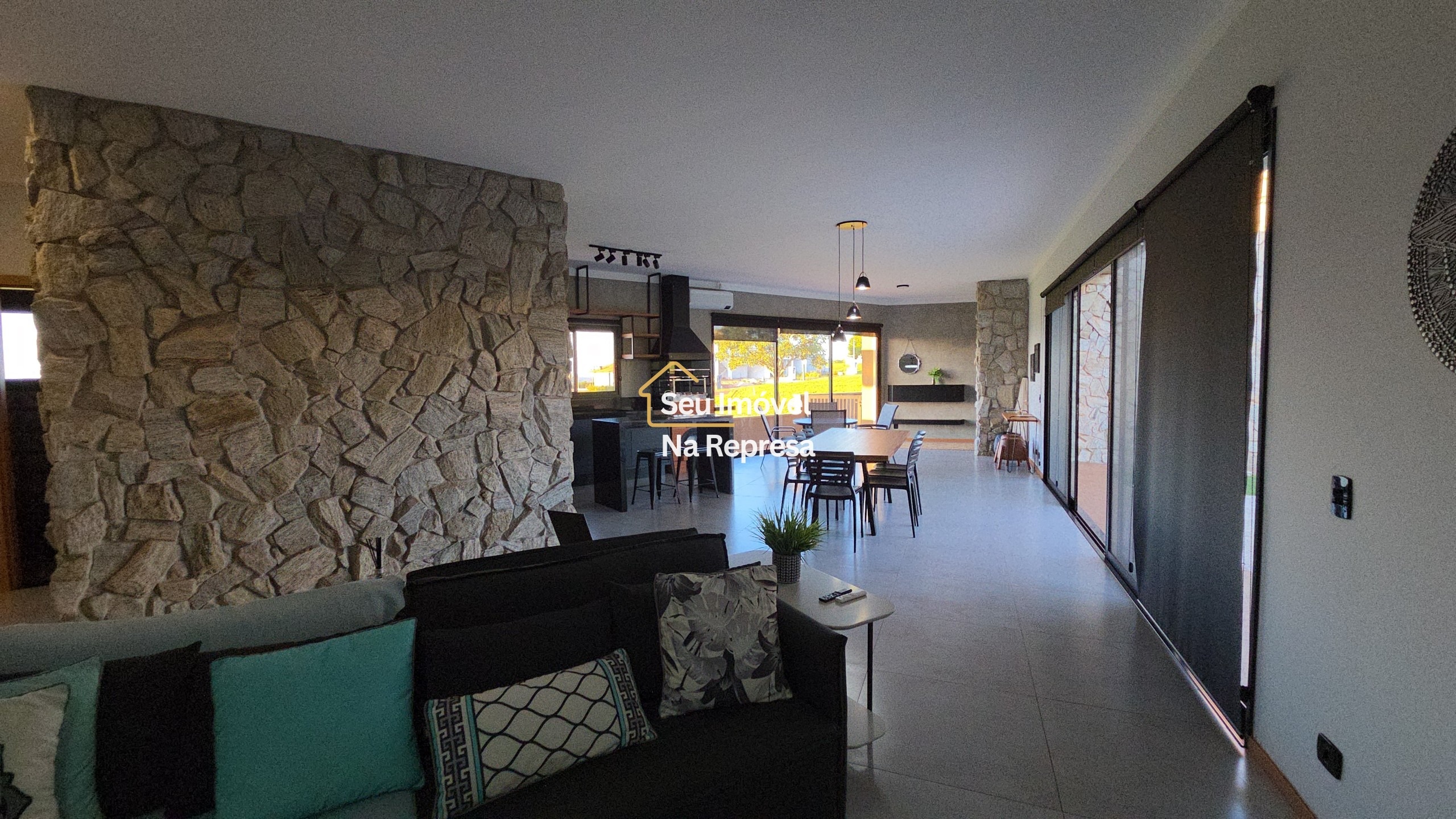 Uma casa de esquina moderna, com vista para a represa e potencial de expansão no Riviera de Santa Cristina XII