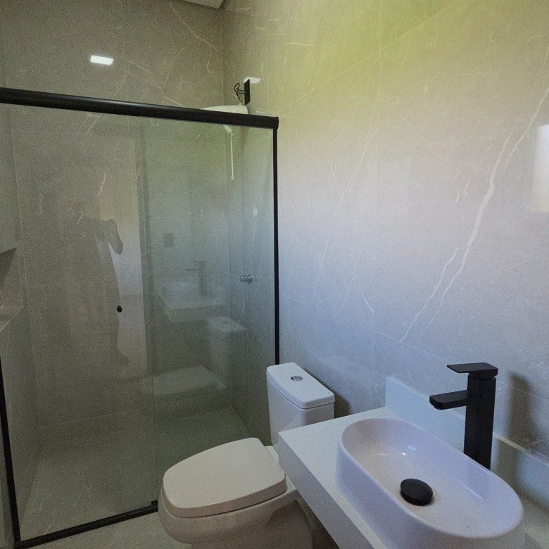 A casa perfeita para quem quer viver entre os melhores pontos do Riviera XIII — conforto, localização e lazer em um só lugar