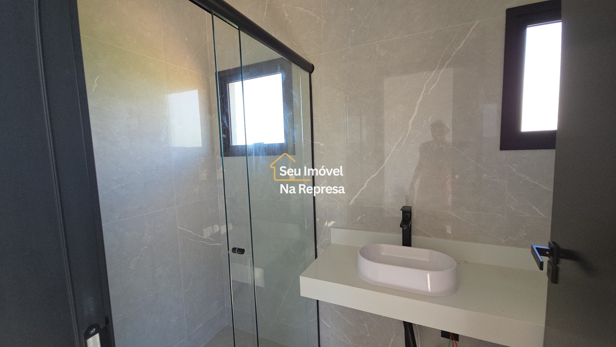 A casa perfeita para quem quer viver entre os melhores pontos do Riviera XIII — conforto, localização e lazer em um só lugar