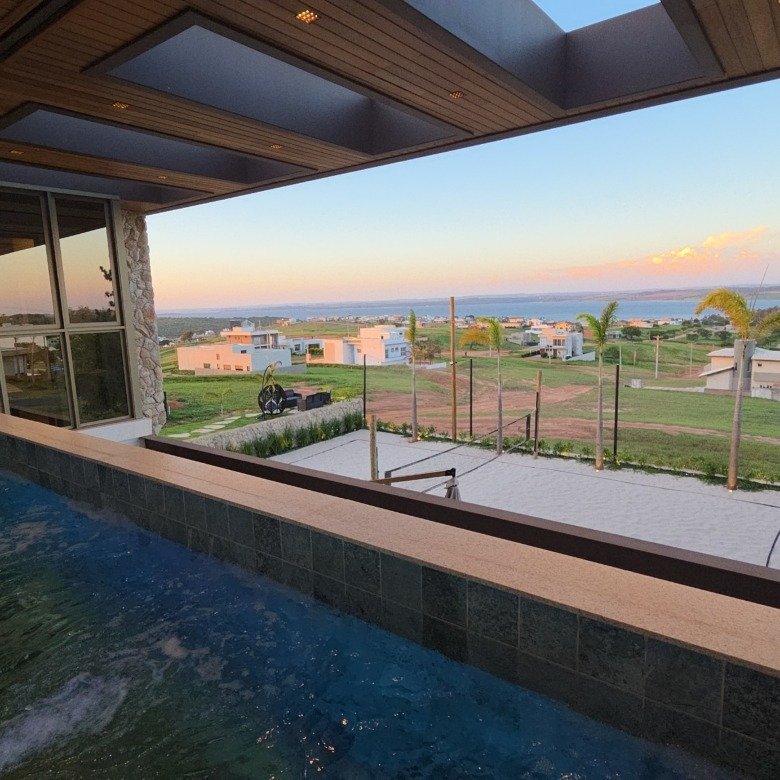 A obra-prima do Riviera de Santa Cristina XIII — luxo, exclusividade e arquitetura sem precedentes na América Latina.